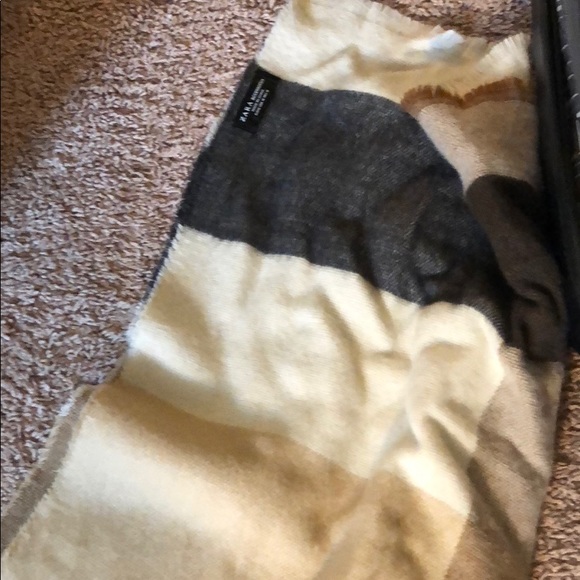 ZARA SCARF - Picture 2 of 3